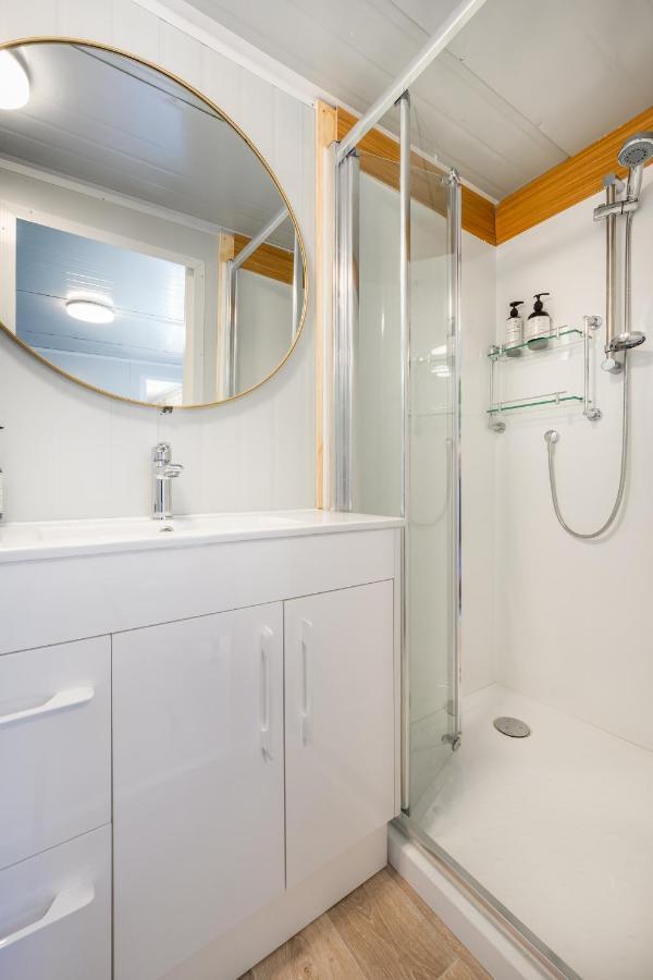 Cosy Cabin To Stay Even Better Than Glamping Pukekohe Eksteriør billede